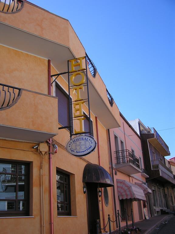 Hotel Mistral Portoscuso Exterior foto