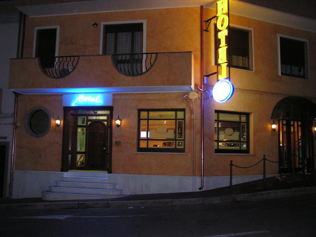 Hotel Mistral Portoscuso Exterior foto