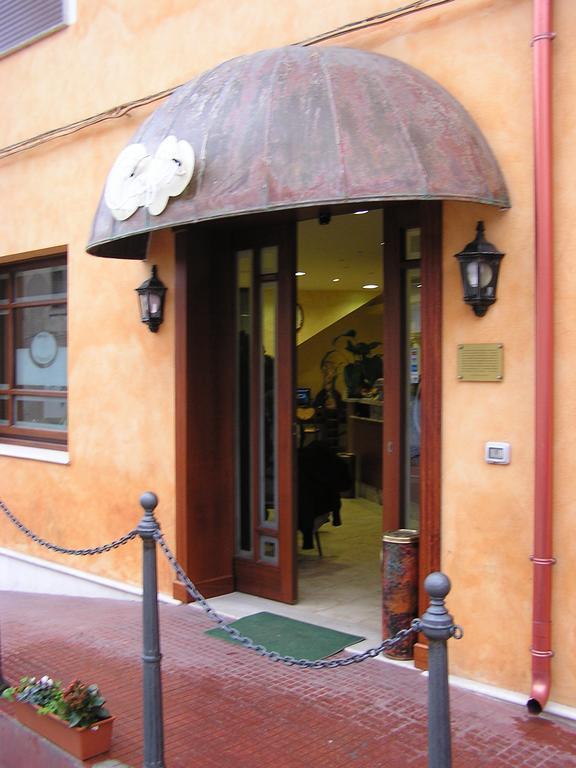Hotel Mistral Portoscuso Exterior foto