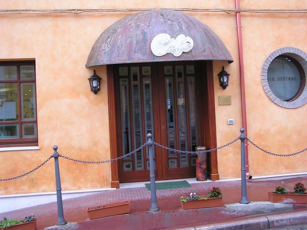 Hotel Mistral Portoscuso Exterior foto